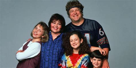 Roseanne: Uma Família Colorida Que Aborda Temas Quentes e Engajadores com Humor Inimitable!